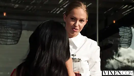 Vixen - emiri momota si cewek cantik dengan tubuh aduhai lagi asik orgasme intens berkali-kali