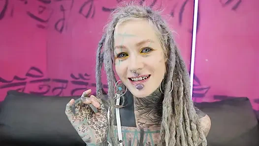 Экстремальное двойное проникновение и массивный сквирт в тройничке с глубокой глоткой