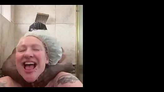 Shower Sucking Dick