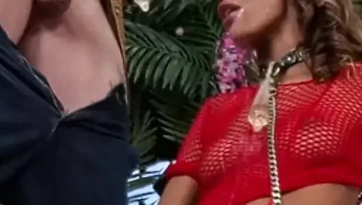 Kylie lebeau si pelacur seksi dengan toket 90 poundsterling pengen banget di-anal sama bryan gozzling