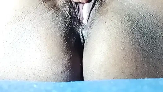 Bhabhi Ne Aaj chut mein mainan plastik Dal Ke Maza liya Bagian 2