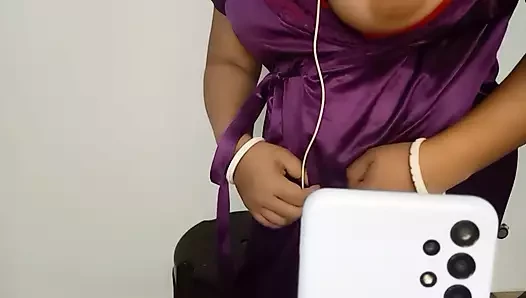 Sexy rii sedang berhubungan seks di video call