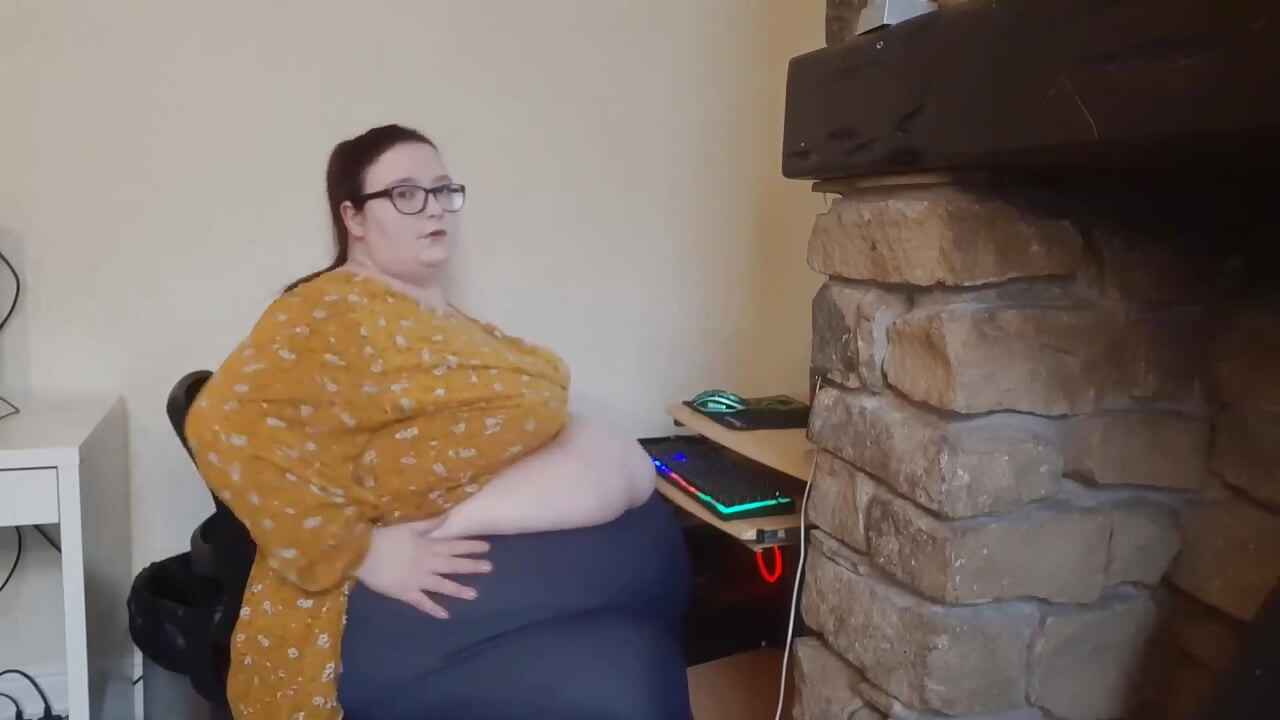 工作中最胖的女孩在掙扎