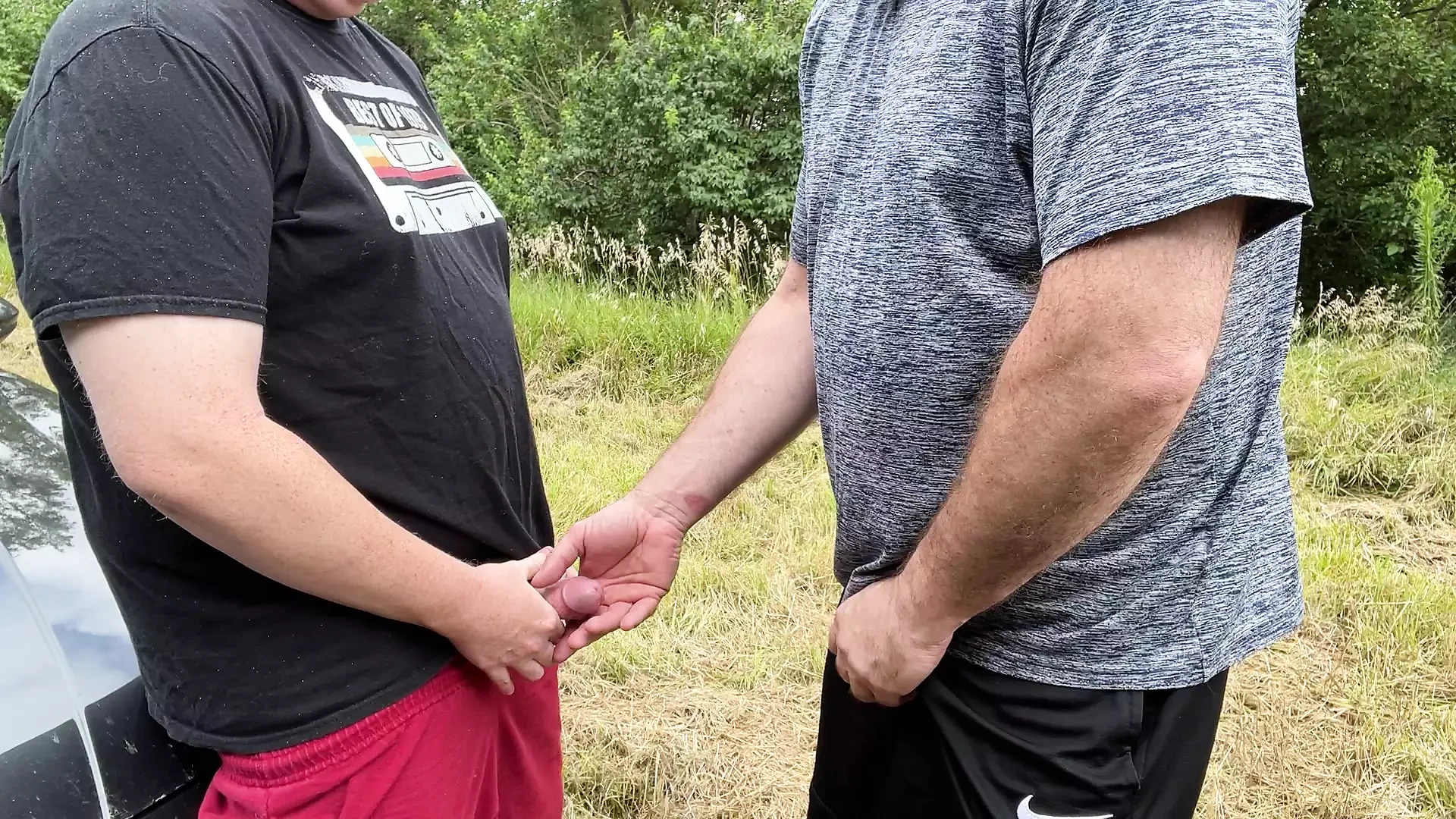 Szabadtéri szántóföldi baszás egy forró nyári napon