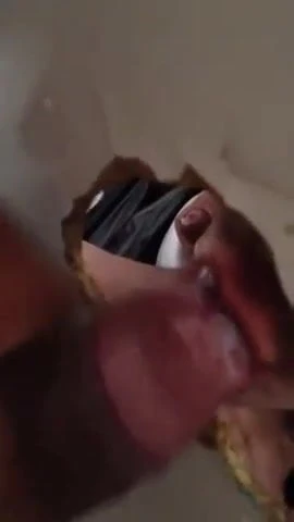 Csak egy száj és egy lyuk