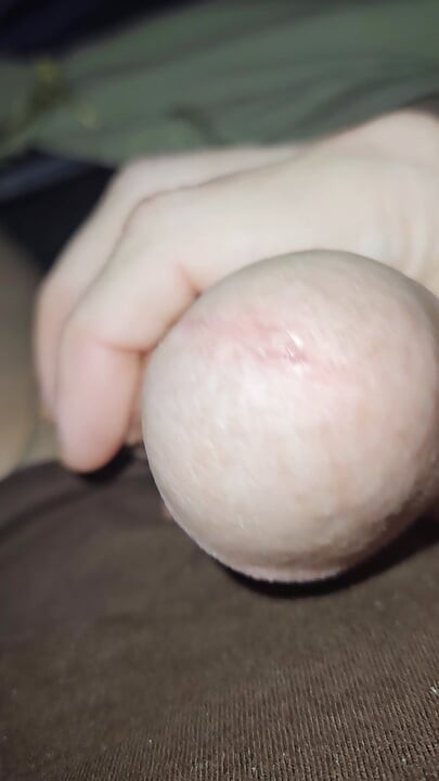 ジッパーを開けて、その大きなシャフトのキノコをこすりつけて射精するだけで、POVを射精する必要があるとき