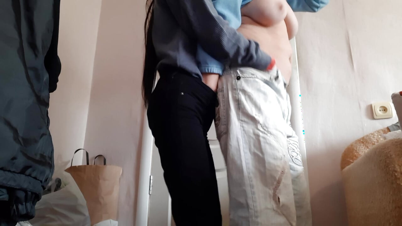 Aku dan pacarku bersembunyi dari semua orang bahwa kita adalah lesbian