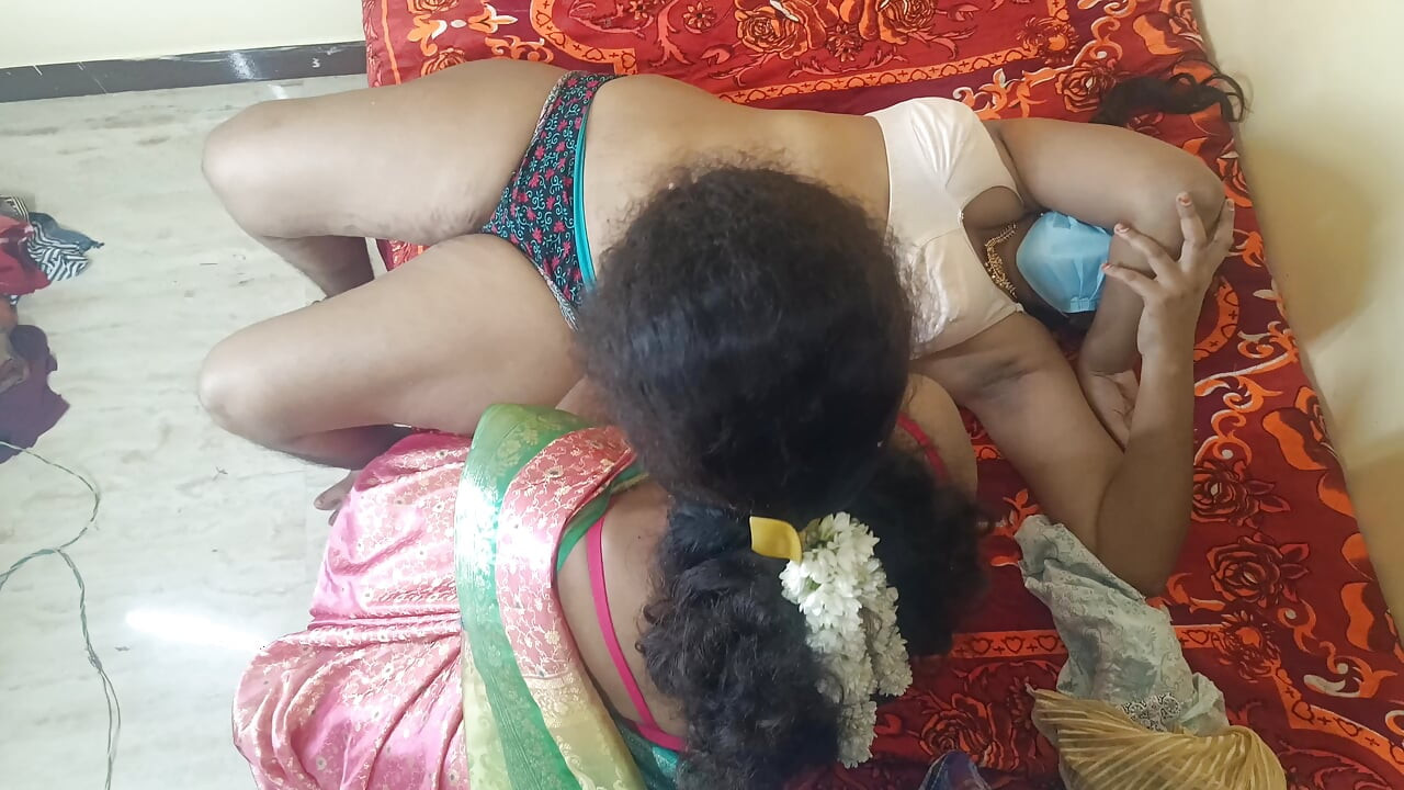 Casalinga lesbica leccare