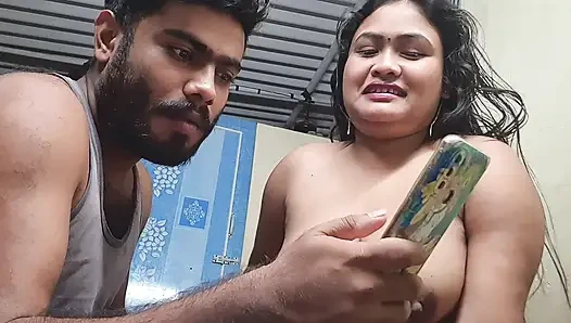 Horney Bhabi sert sikiş için kayınpederini baştan çıkarıyor