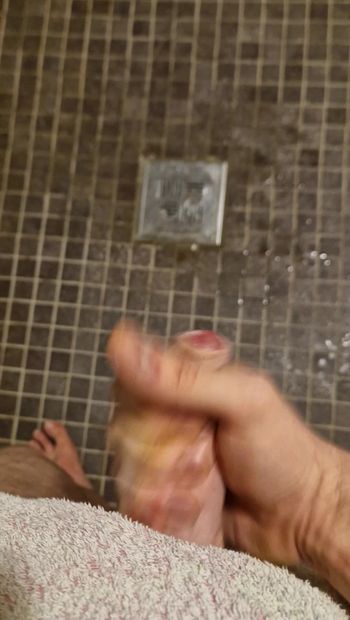 Masturbação rápida nos chuveiros da academia