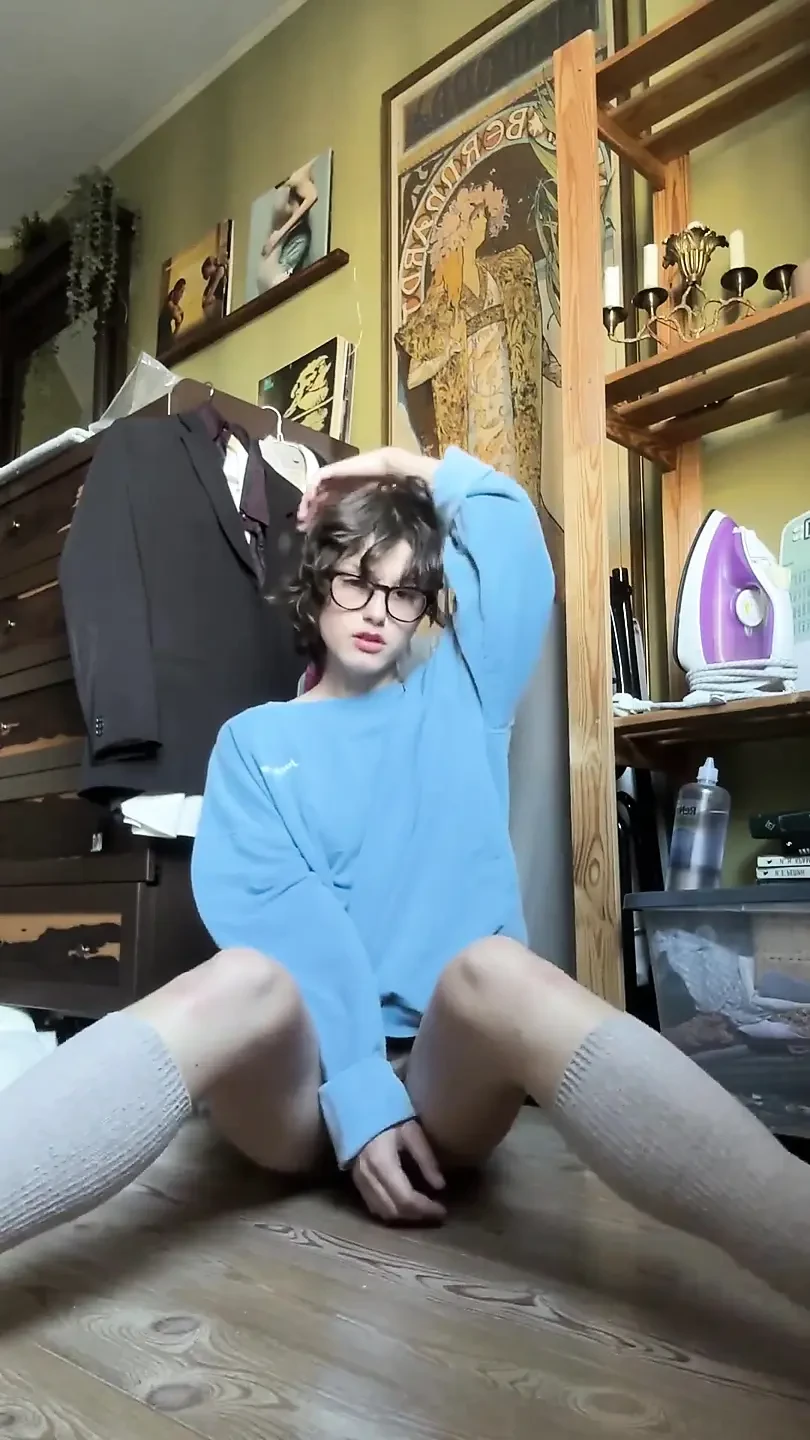Meine haarige muschi mit buttplug fingern und ficken