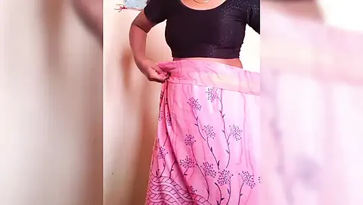 Pertunjukan toket amunisi amunisi ganti baju malam-malam dengan saree toket besar