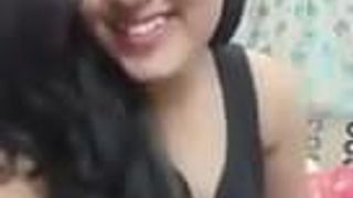 Menina fazendo selfies sexy.mp4