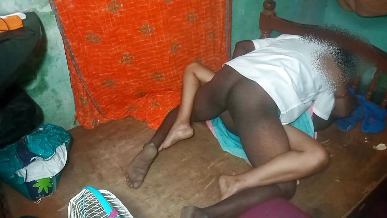 Kerala vaimo seksiä aviomiehen ystävän kanssa