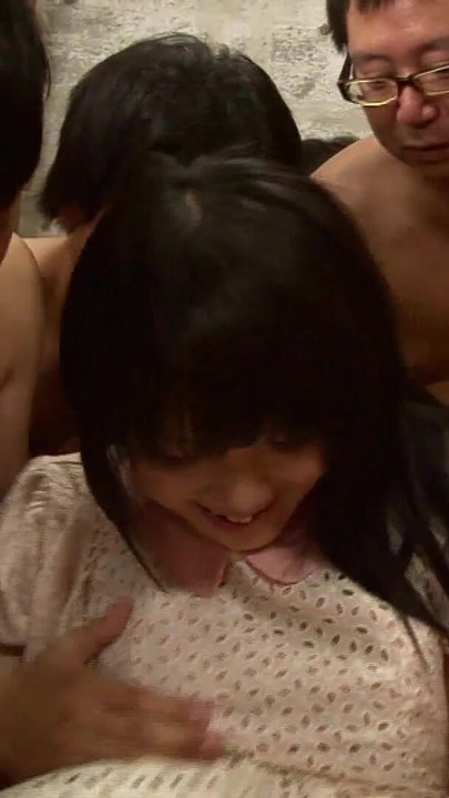 "Japon bukkake genç kız 20 adam tarafından mahvedildi"