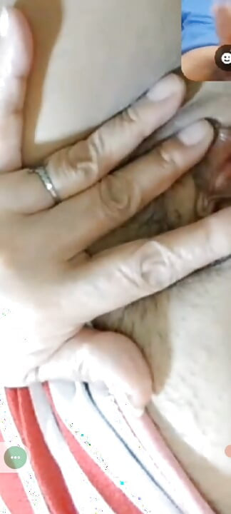 Curul vrea să-mi înghită sperma la un apel video