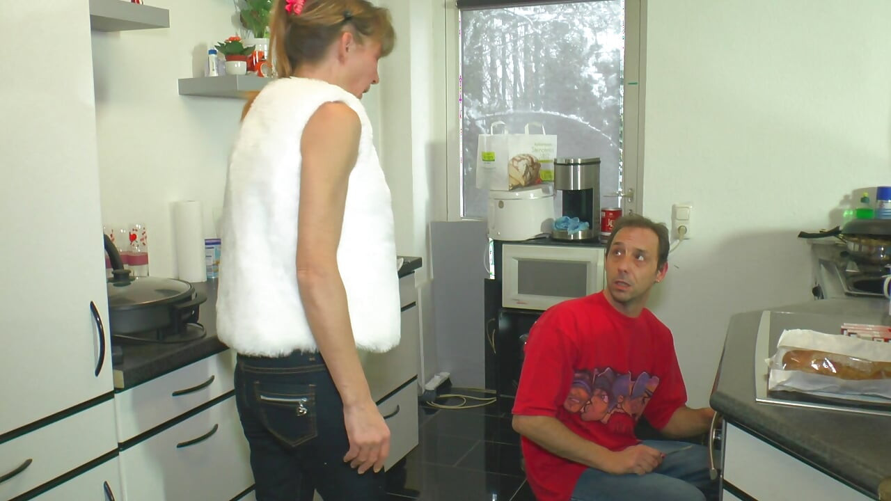 Slanke rijpe vrouw had plezier met een grote harde pik