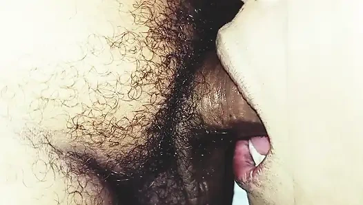 Minyon orta yaşlı seksi kadın gelmiş geçmiş en iyi oral seks sözü verdi ve teslim etti.