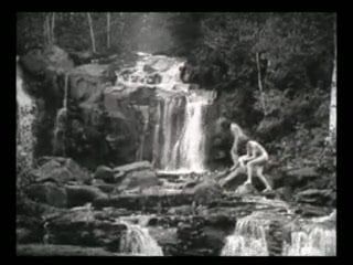 Awek di dalam hutan (1962)