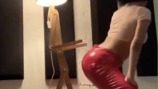 Doja Cat twerking to darbuka solo