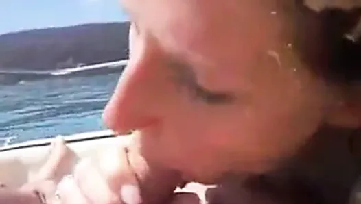 Домашний минет со спермой в Маунтайме в лодке