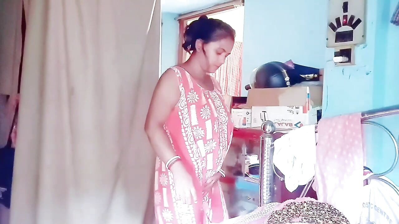 A namorada de Komal sentou-se na roupa do cunhado e começou a gritar, cunhado, você quer ver seu pênis