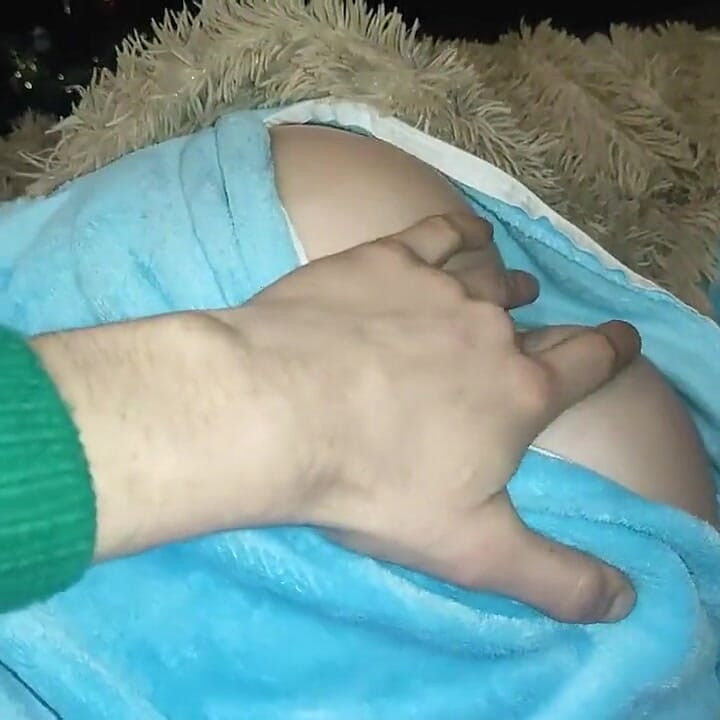 穿着独角兽睡衣的小公主吮吸鸡巴！