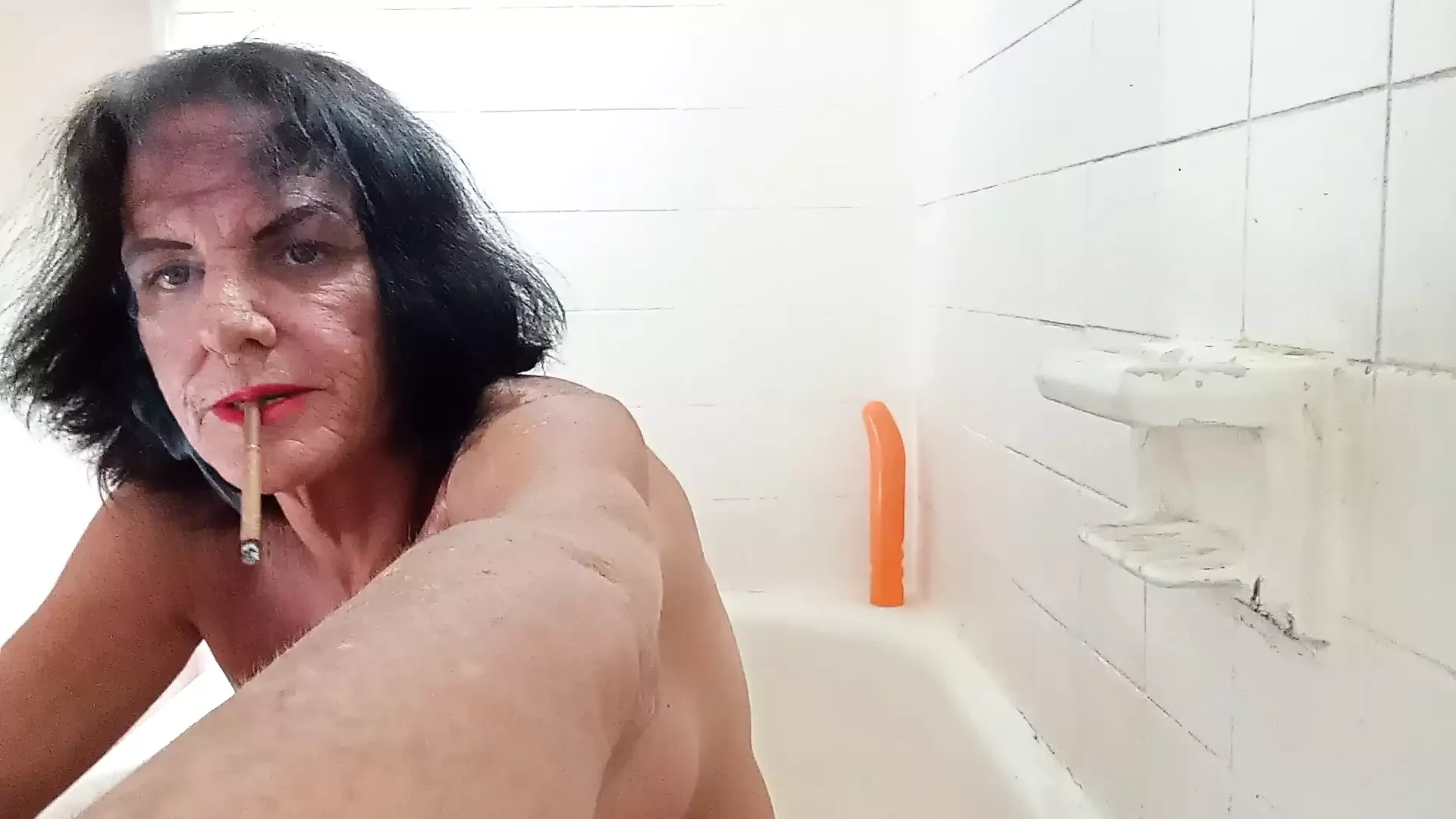 Lizzy Yum giugno 23 2024 fantasia masturbazione bagnando figa clitoride e tette orgasmo