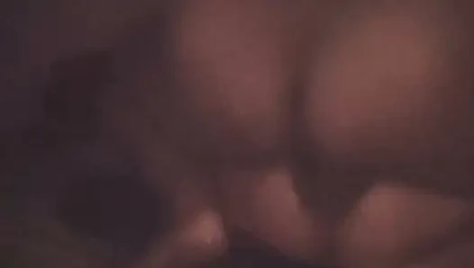 Pasangan hot desi ngentot dalam-dalam