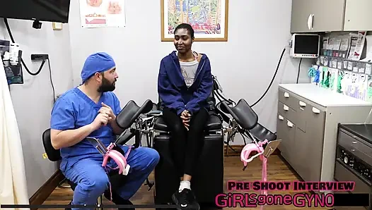 Daisy Mynx'in ilk jinekolog muayenesi