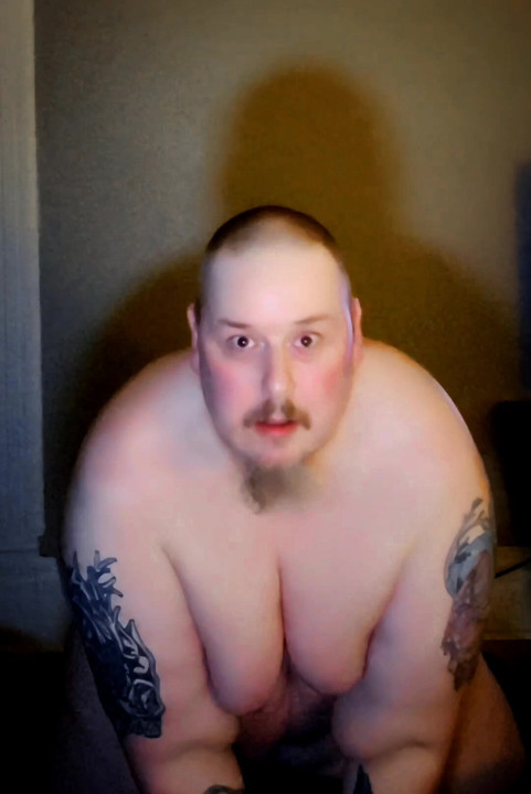 Showing off my fat titts