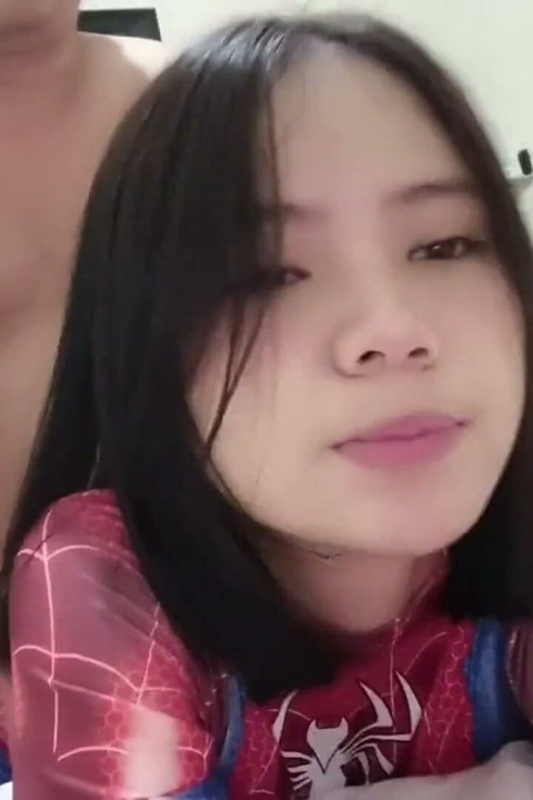 영웅이 충돌할 때 - Peter Fucker가 스파이더걸을 따먹어