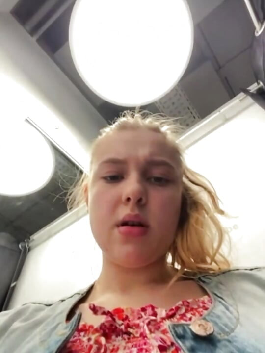 Public orgasm with jucielussie in the fitting room