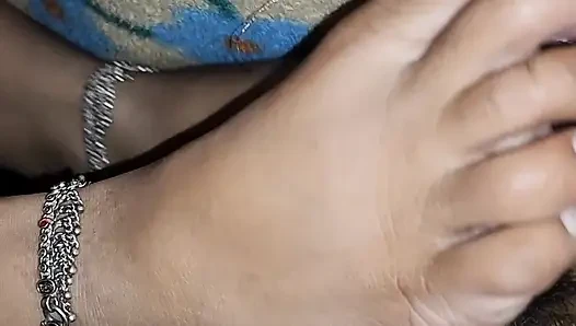 Üvey annem sert yarağımı oynuyor