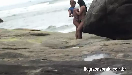 My girlfriend met a lesbian friend on the beach