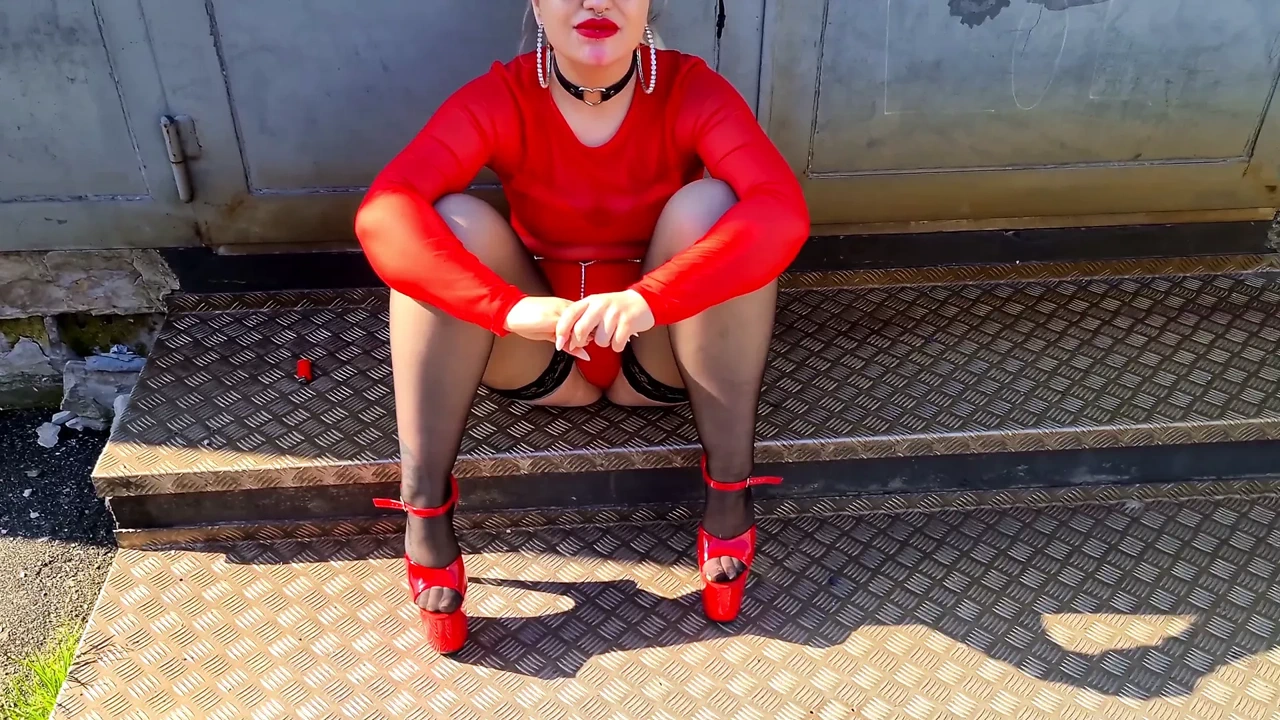 Smoking Bimbo Blowjob!