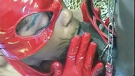 Reifes ebenholz-schätzchen weit gedehnt, von pulsierendem bbc in Latex