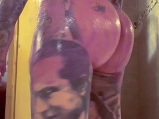 Sabrina Sawyers nago wytatuowany tatuaż seksowny prysznic tyłek