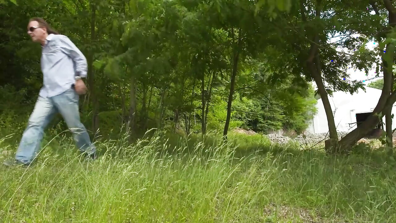 Pretty girl does outdoor fuck with huge cock Big George