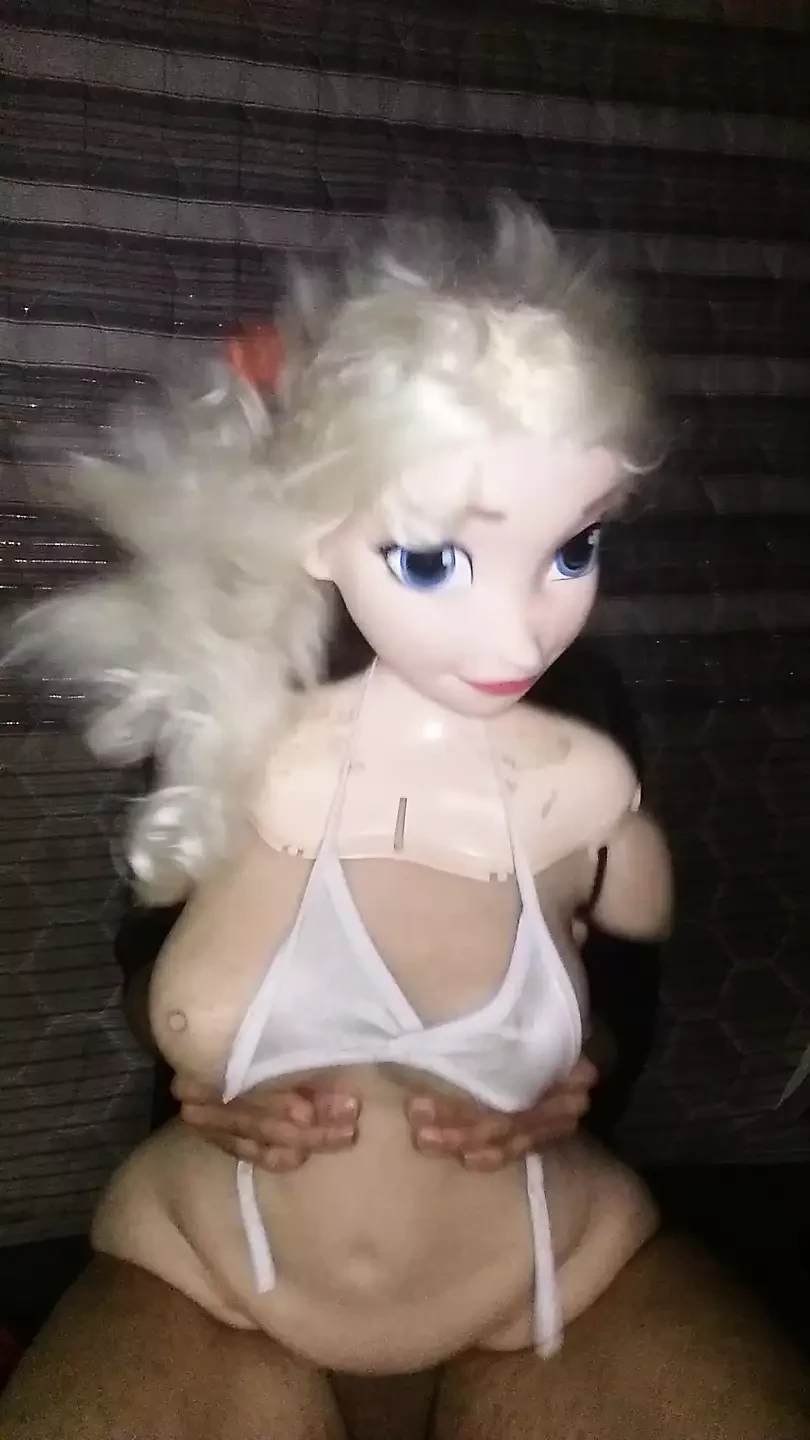 Mijn pop neuken totdat ik spuit.
