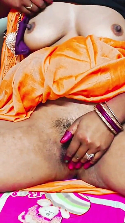 Fängslande ögonblick från "Desi bhabhi het masterbuting video"