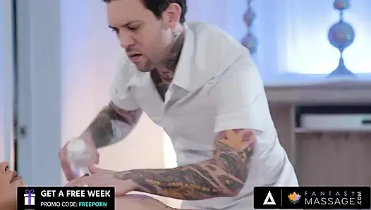 Pijat fantasi - cewek seksi aaliyah hadid muncrat setelah disodok kontol tukang pijatnya