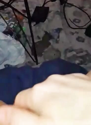 Dedo follando a mí mismo y chorros