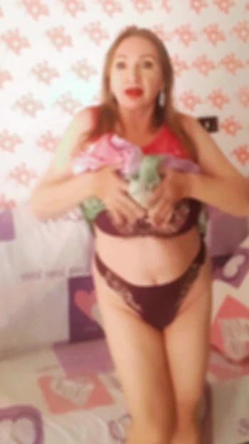 Horny GILF Masturbate