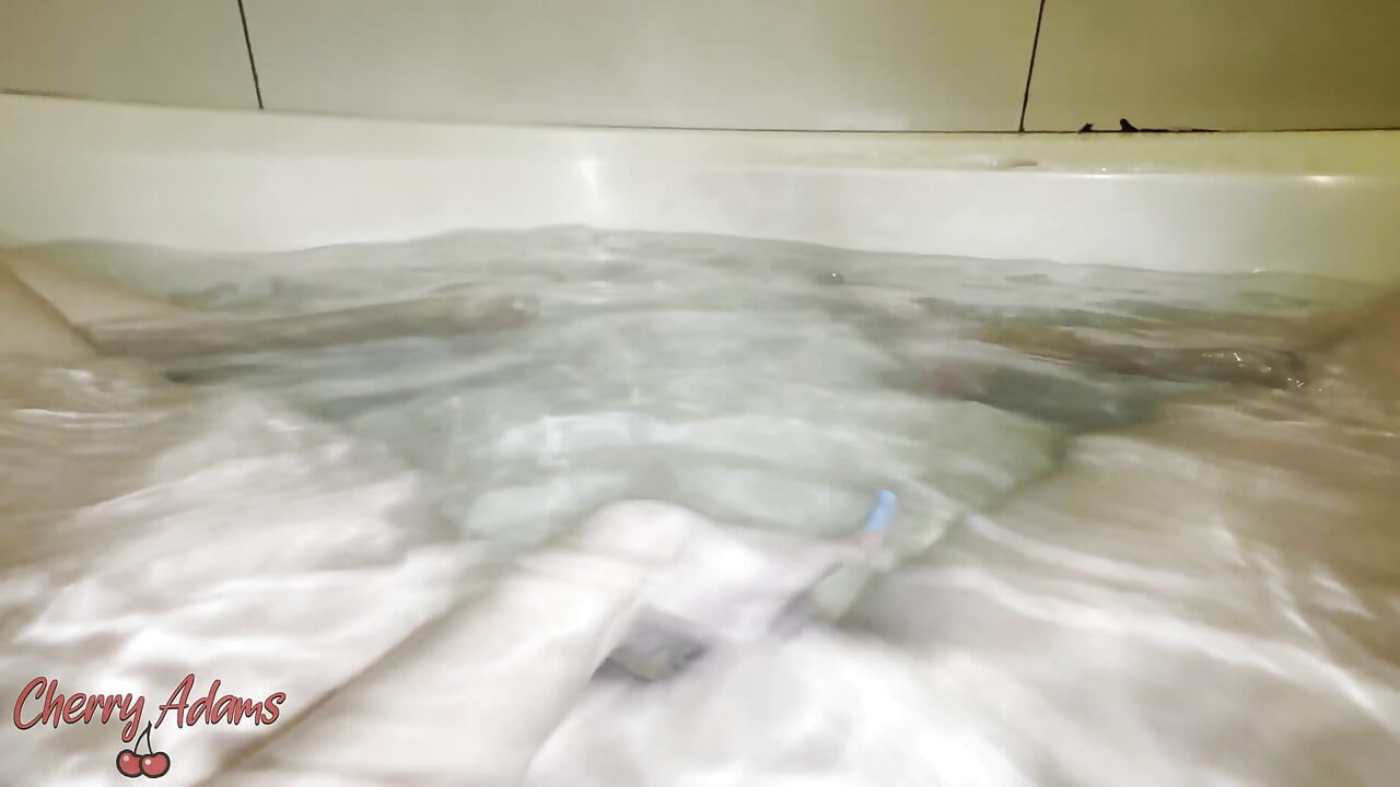 Fingering My Pussy and Exhibiting My Feet at the Bathtub