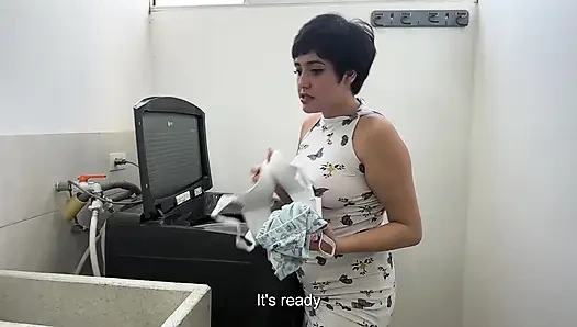 Mientras Estoy Lavando Veo a Mi Curioso Hermanastro Oler Mis Pantis, Me Pongo Cachonda De Verlo Y Decido Follarmelo Duro.