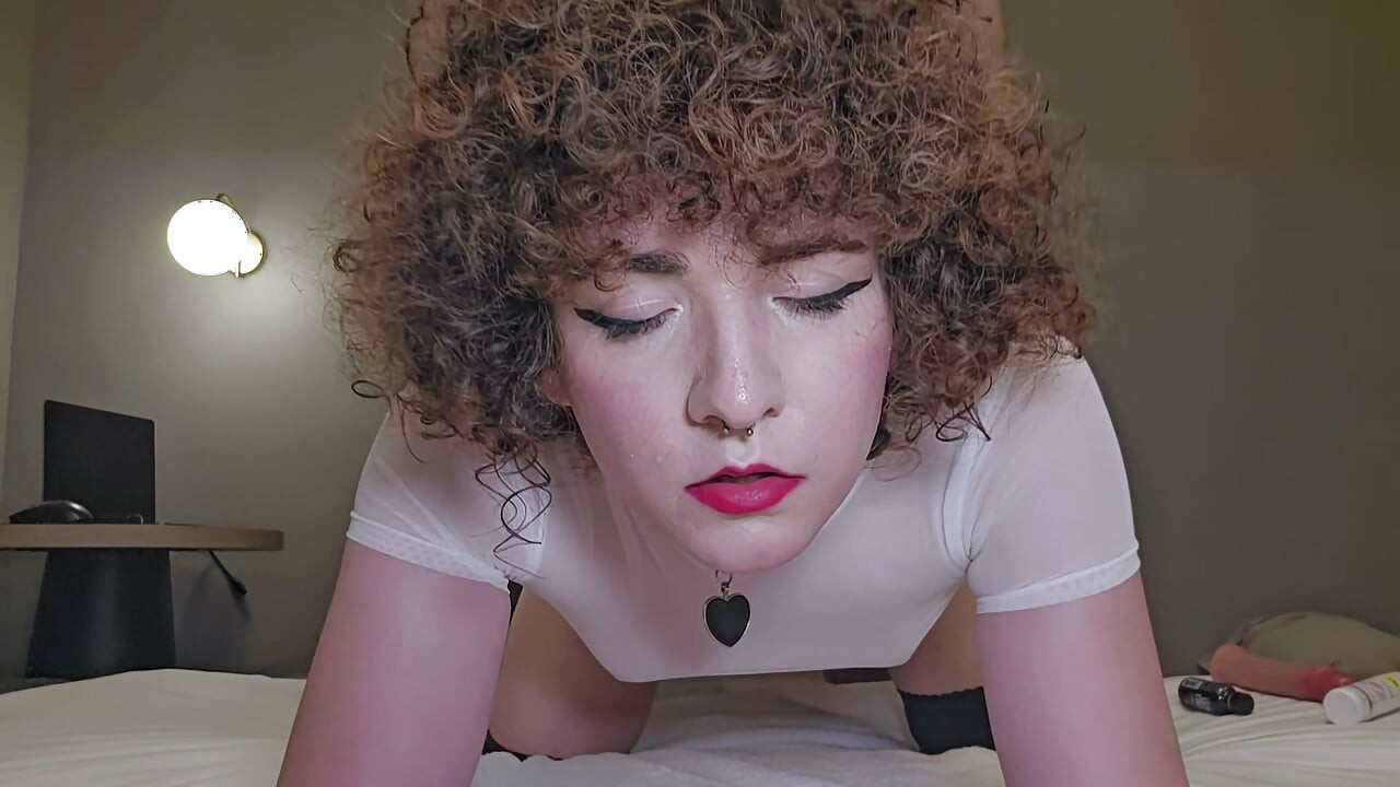 Trans-femboy prezervatifsiz sikiliyor (yüz yakın çekim) - lexavale