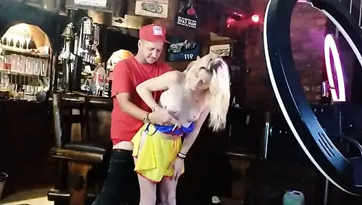 Langweiliger Alter Mann Und Geile Blondine