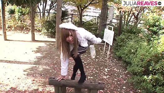 Cewek seksi nyepong kontol besar sampai masukin kontolnya ke dalam memeknya