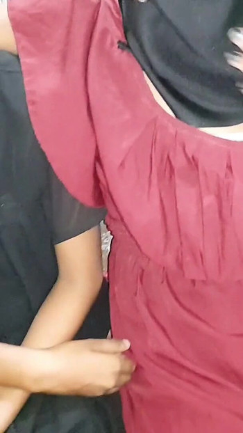 Zapanjujući trenutak iz filma "18-godišnja studentica prava Desi djevica tinejdžerka Indijka prvi put pokazuje sise i pičku Ljubav prema hardcore analnom jebanju"